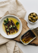 Load image into Gallery viewer, Cantabrian Anchovy in Olive Oil &quot;00&quot; Gold Series - Anchoa Cantábrica Arlequín, 120g
