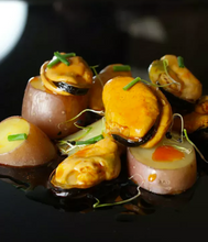 Load image into Gallery viewer, Ramon Pena Large Mussels Gold Series 8/10  (110g)
