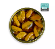 Load image into Gallery viewer, Ramon Pena Large Mussels Gold Series 8/10  (110g)
