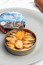 Load image into Gallery viewer, Gueyu Mar Grilled Mussels in Escabeche (Medium)
